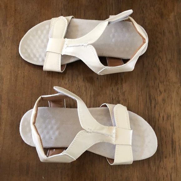 Women's Strap Sandals Velcro Attchments (new without tags) - Picture 5 of 8